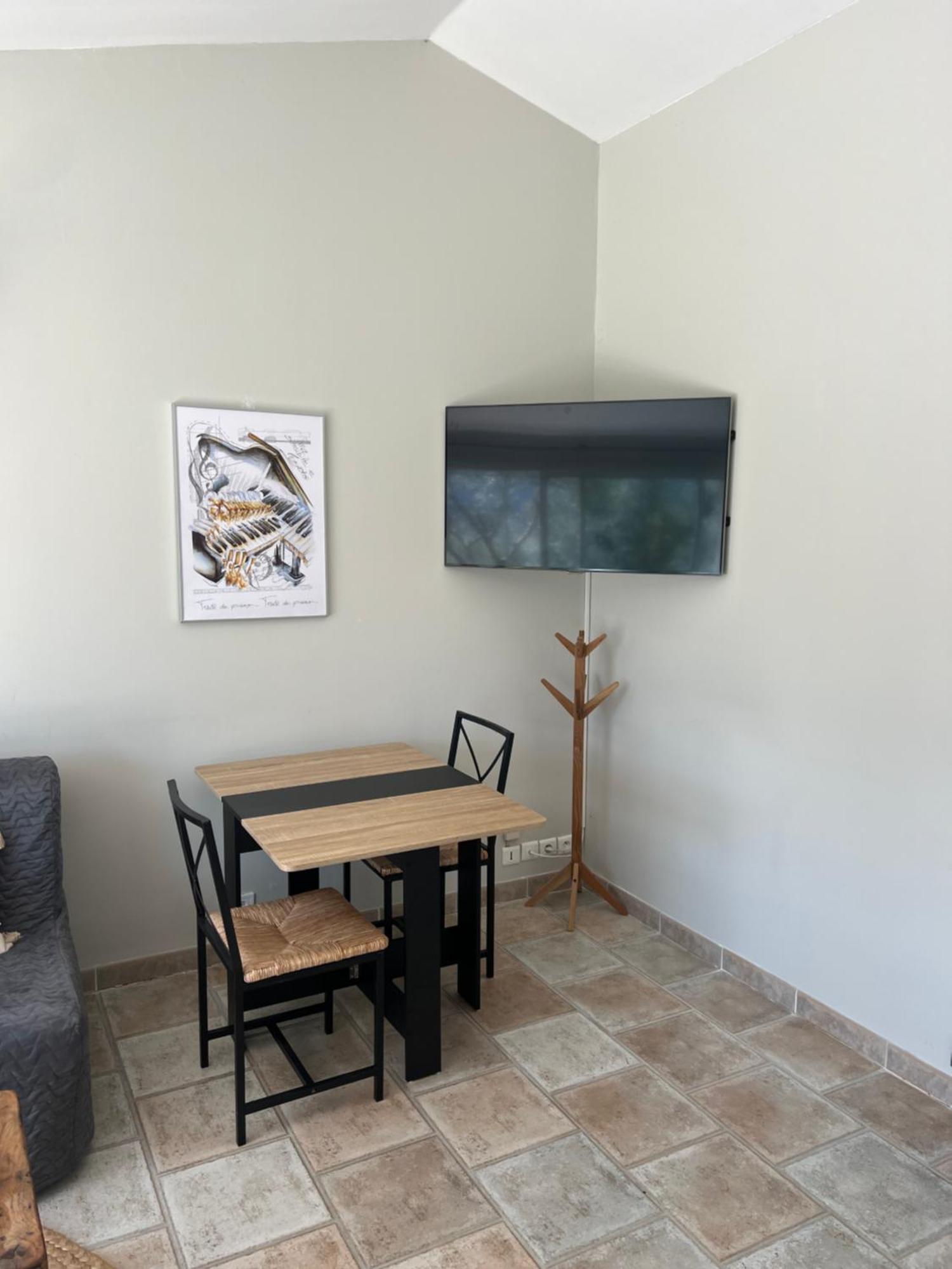 Gite La Maison Dans L'Olivette 오레종 외부 사진